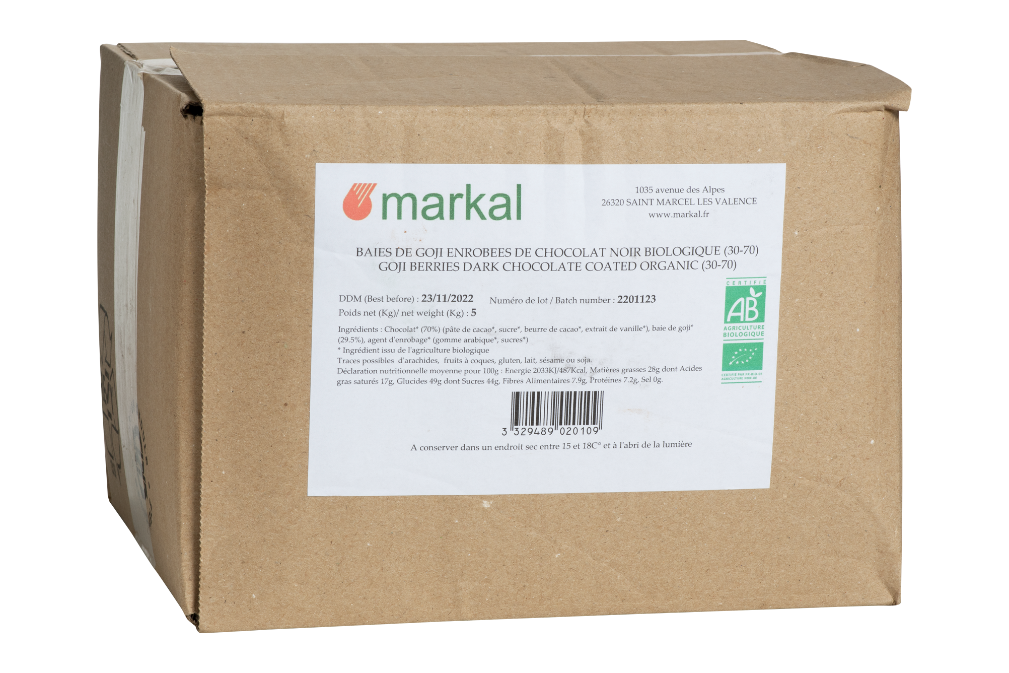 Dark chocolate 70% coated goji berries