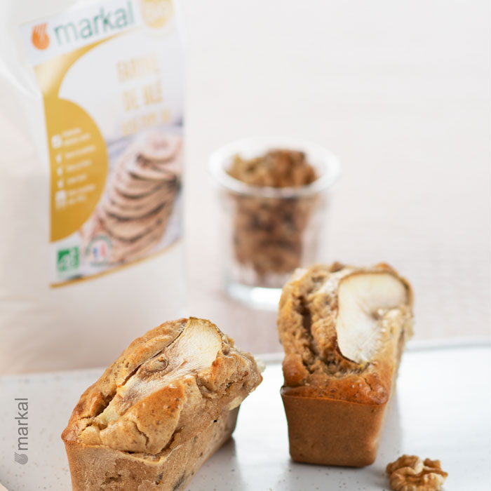 Cake au roquefort, à la poire et aux noix