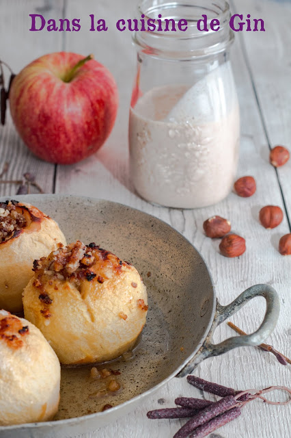 Pommes au four et crème végétale à la noisette